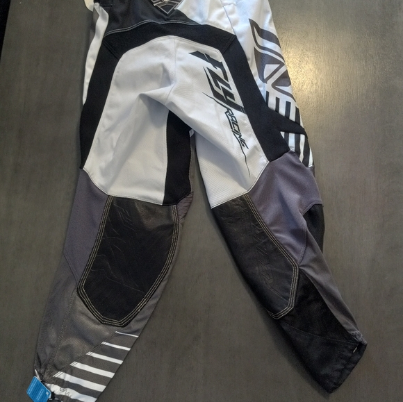 Fly Racing Kinetic Vector Race Pants Black/White/Gray Adult Size 28 Nwt - Picture 13 of 14